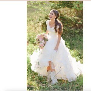 Dorris Country/RusticWestern V-neck Ruffles A-line Lace Organza Wedding Dress